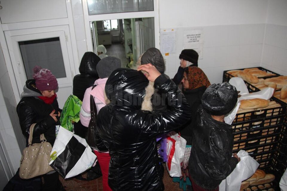 Peste 400 de persoane au primit pachete cu alimente, în care predomină carnea și preparatele din carne