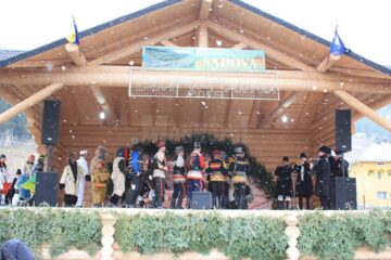 Obiceiurile din Sadova au fost prezentate pe scena Festivalului „Sărbători de Iarnă”