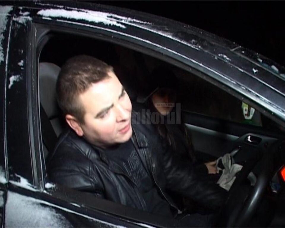 Doi tineri au rămas înzăpeziți la Bălăceana, după ce au ajutat un copil să ajungă acasă