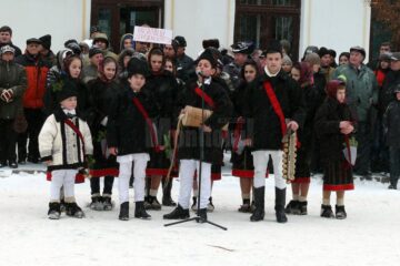 “Porniți Plugul, Feți Frumoși!”, un festival care promovează tradițiile