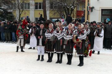 “Porniți Plugul, Feți Frumoși!”, un festival care promovează tradițiile