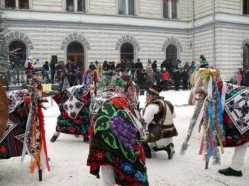 “Porniți Plugul, Feți Frumoși!”, un festival care promovează tradițiile