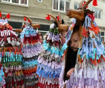 “Porniți Plugul, Feți Frumoși!”, un festival care promovează tradițiile