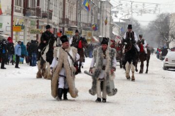 Festivalul Național de datini și obiceiuri populare de iarnă “Porniți Plugul, Feți Frumoși!” din Vatra Dornei