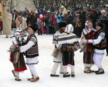 “Porniți Plugul, Feți Frumoși!”, un festival care promovează tradițiile