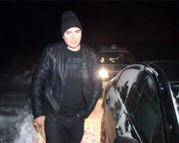 Blocați cu mașina în nămeți