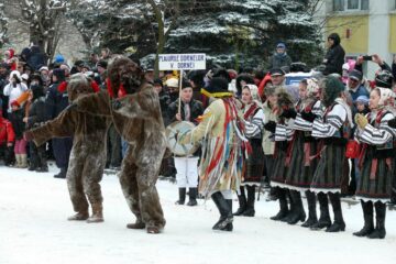 “Porniți Plugul, Feți Frumoși!”, un festival care promovează tradițiile