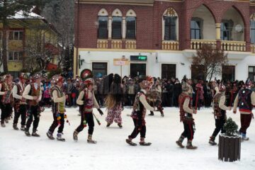 “Porniți Plugul, Feți Frumoși!”, un festival care promovează tradițiile