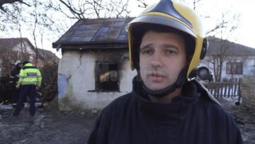 Doi bătrâni morți și un al treilea în stare gravă, după ce au luat foc în propriile case
