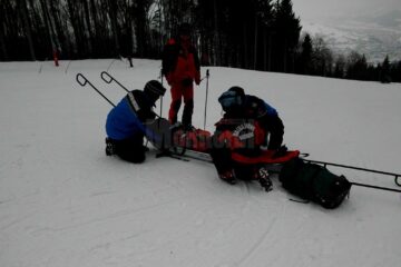 Jandarmii montani și salvamontiștii au acordat ajutor persoanelor rănite pe pârtii