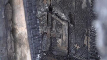 Doi bătrâni morți și un al treilea în stare gravă, după ce au luat foc în propriile case