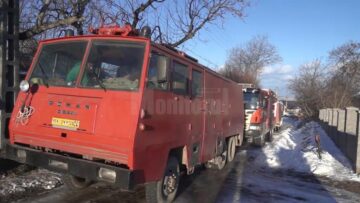 Doi bătrâni morți și un al treilea în stare gravă, după ce au luat foc în propriile case