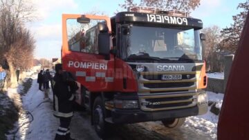 Doi bătrâni morți și un al treilea în stare gravă, după ce au luat foc în propriile case