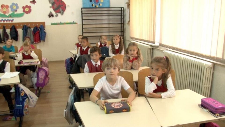 Elevii din clasele I și a II-a nu au avut manuale la începutul acestui an școlar