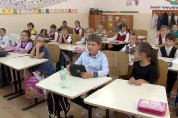 Elevii din clasele I și a II-a nu au avut manuale la începutul acestui an școlar