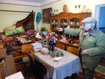Incredibila poveste a colonelului care a strâns o avere pe care a lăsat-o la îndemâna hoților, într-o casă nelocuită