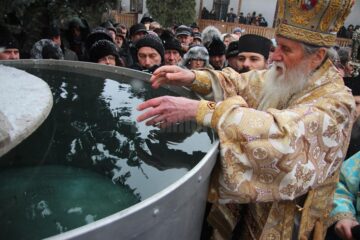 Sute de suceveni au participat la slujba de sfințire a apei de Bobotează