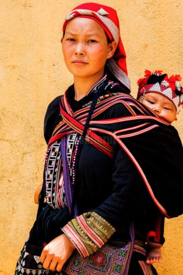 Hmong este un grup etnic asiatic din regiunile muntoase din China, Vietnam, Laos și Thailanda