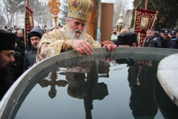 Sute de suceveni au participat la slujba de sfințire a apei de Bobotează