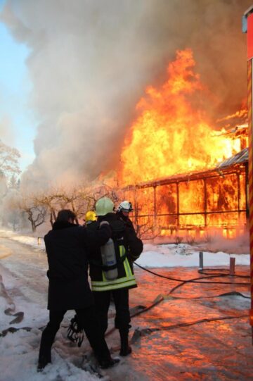 Incendiu violent la Arhiepiscopia Sucevei și Rădăuților