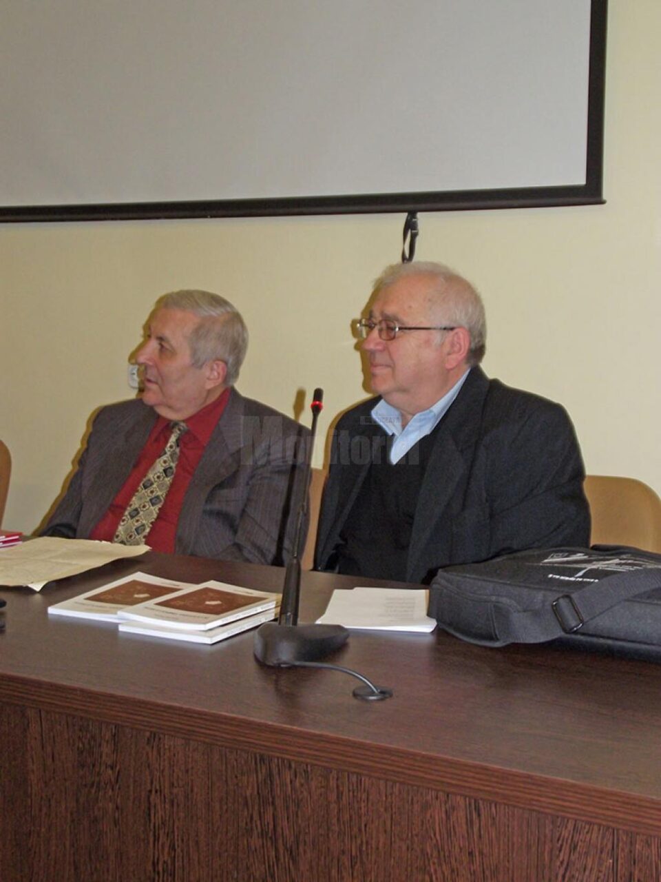 Poeții Ion Cozmei și Octavian Nestor