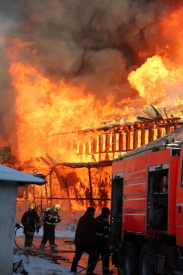 Incendiu violent la Arhiepiscopia Sucevei și Rădăuților