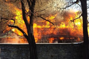 Incendiu violent la Arhiepiscopia Sucevei și Rădăuților