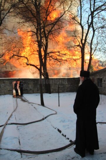 Incendiu violent la Arhiepiscopia Sucevei și Rădăuților