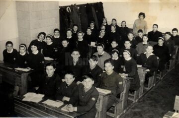 Clasa a IX-a E, în anul 1964