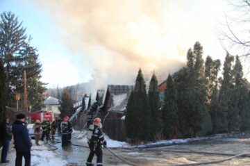 Incendiu violent la Arhiepiscopia Sucevei și Rădăuților