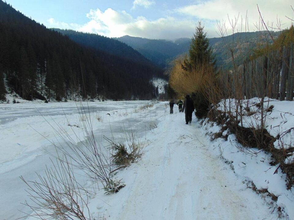 Situația este sub control deoarece apa se scurge pe sub formațiunile de gheață existente pe râul Bistrița