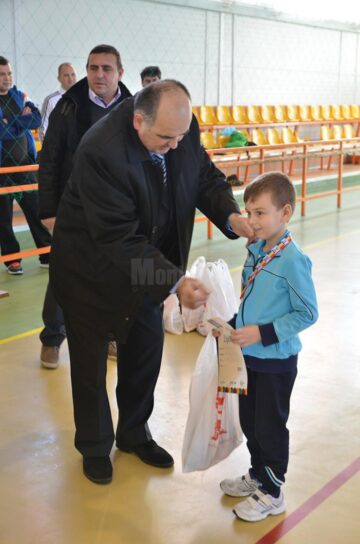 Zeci de participanți la primul Turneu “Tenis 10” organizat la Fălticeni