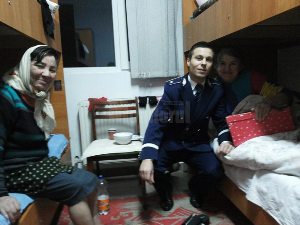 Oamenii au primit, printre altele, kit-uri de igienă, mânuși și ciorapi pentru sezonul rece Oamenii au primit, printre altele, kit-uri de igienă, mânuși și ciorapi pentru sezonul rece
