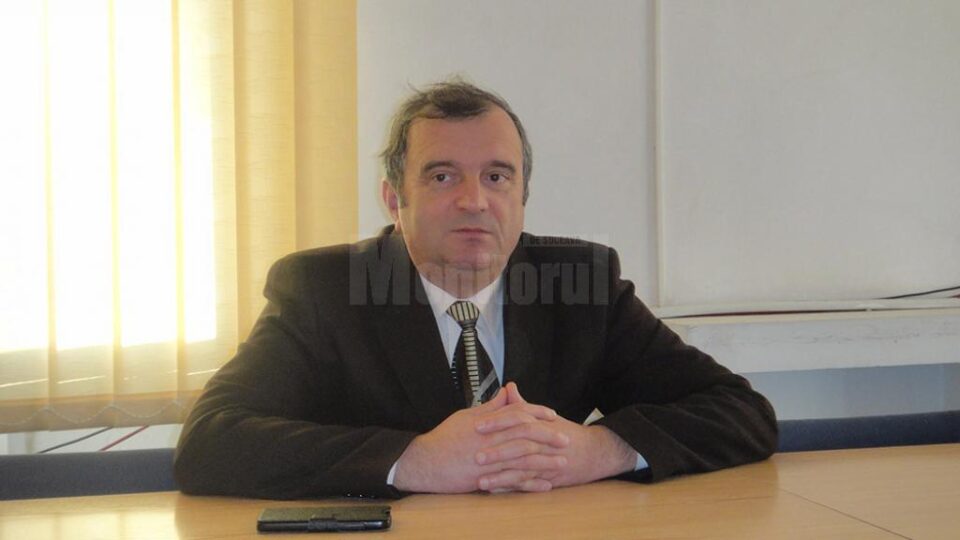Tiberiu Epifanie Maerean: "Există colegi care au activitate și care își văd de treabă, dar există și alți colegi care se cam plictisesc în timpul orelor de program" Tiberiu Epifanie Maerean: "Există colegi care au activitate și care își văd de treabă, dar există și alți colegi care se cam plictisesc în timpul orelor de program"
