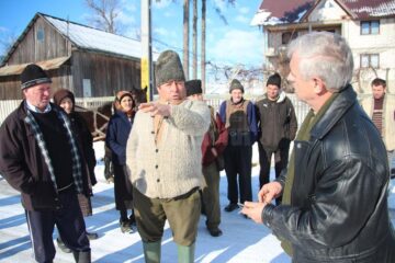 Primarul din Bunești stă de vorbă cu sătenii revoltați