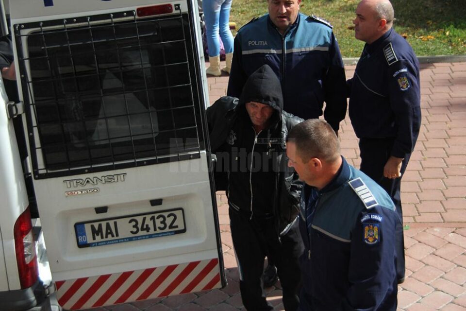 Marian Ureche (în vârstă de 51 de ani) a trimis din arestul poliției județene o scrisoare pe adresa Monitorului de Suceava, în care face dezvăluiri cutremurătoare Marian Ureche (în vârstă de 51 de ani) a trimis din arestul poliției județene o scrisoare pe adresa Monitorului de Suceava, în care face dezvăluiri cutremurătoare