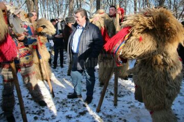 Urători din trei județe au participat la “Festivalul de datini și obiceiuri pe stil vechi” de la Drăgușeni
