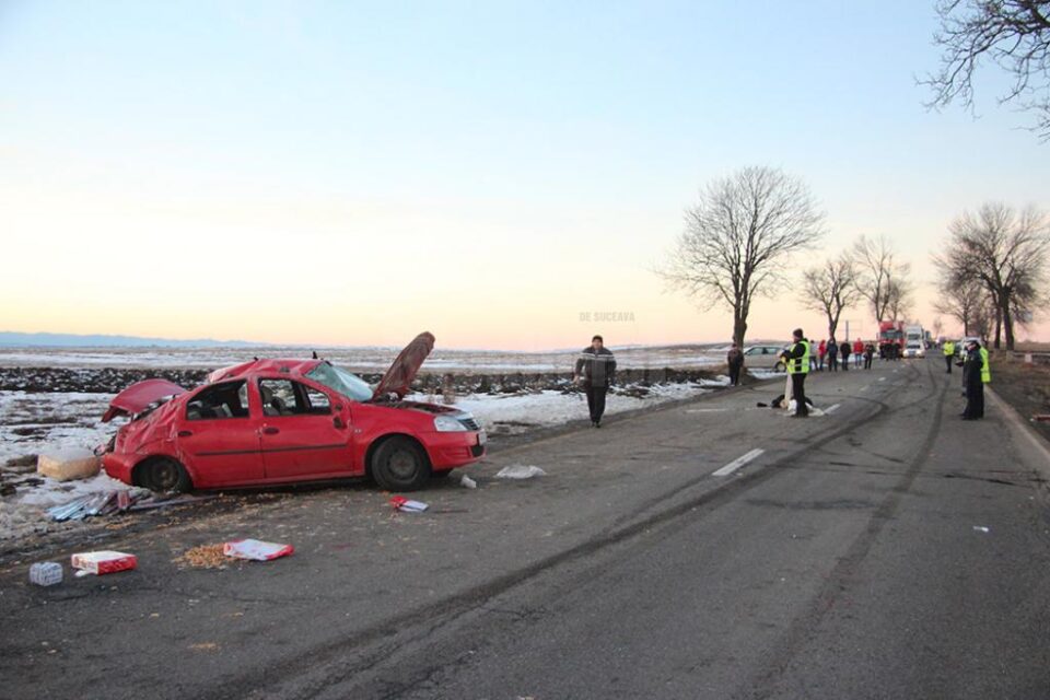 Scene de groază, cu oameni aruncați pe carosabil, după ce un autoturism s-a răsturnat pe E 85