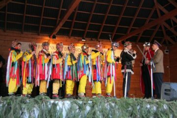 Urători din trei județe au participat la “Festivalul de datini și obiceiuri pe stil vechi” de la Drăgușeni