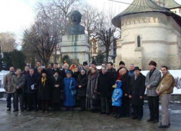 La bustul lui Eminescu din Suceava