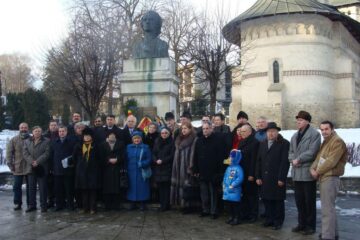 La bustul lui Eminescu din Suceava