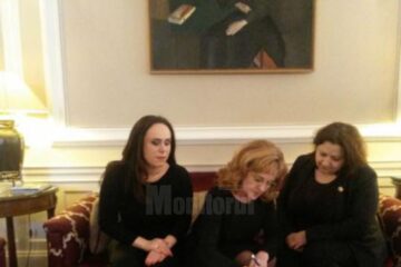 Sanda-Maria Ardeleanu a scris în cartea de condoleanțe de la Ambasada Franței în România