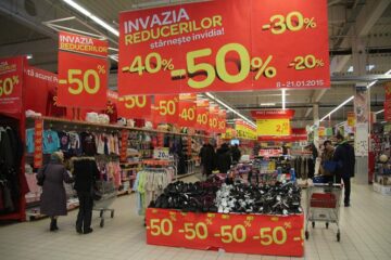 Mii de suceveni au pornit la cumpărături din prima zi a sezonului de reduceri