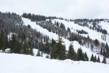 Domeniul schiabil cuprinde și o pârtie neagră pentru schiorii experimentați