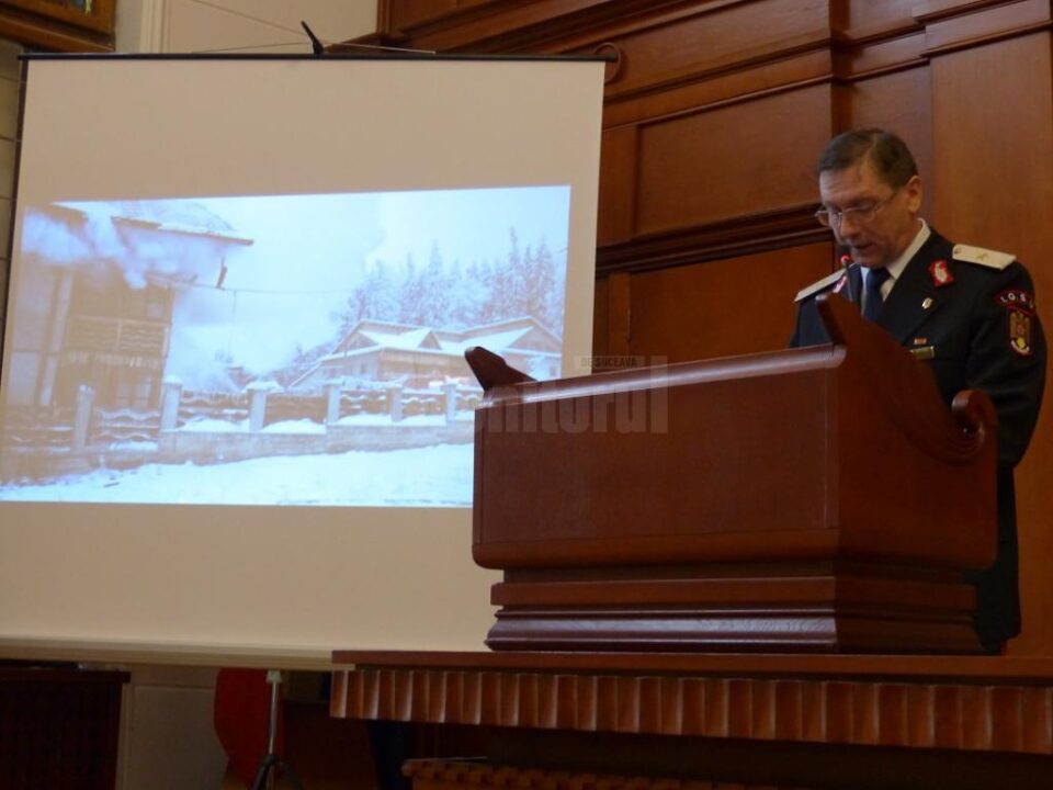 Generalul de brigadă Ion Burlui, inspectorul-șef al ISU Suceava Generalul de brigadă Ion Burlui, inspectorul-șef al ISU Suceava