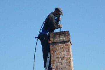 Consumatorii de gaze naturale trebuie să asigure verificarea și curățarea coșurilor de fum de cel puțin două ori pe an. Foto: ziaruldevrancea.ro