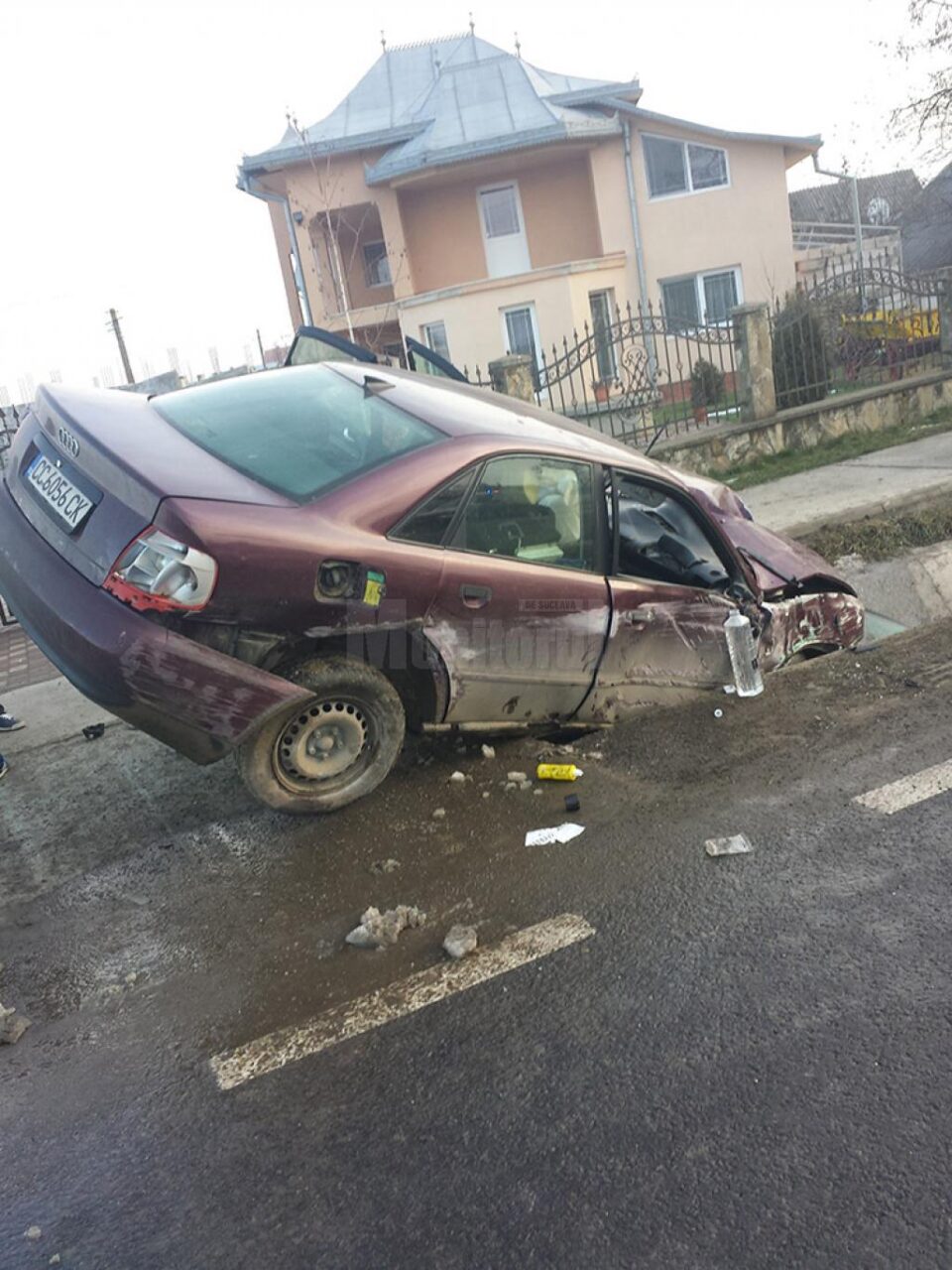 Doi tineri, ea, 15 ani, el, 18 ani, duși cu SMURD-ul la Urgențe, după un accident rutier