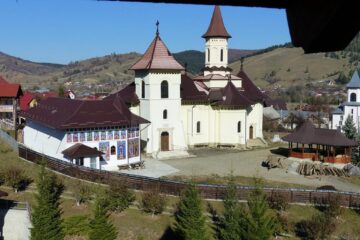 Din turnul de apărare al mănăstirii se vede până hăt, departe