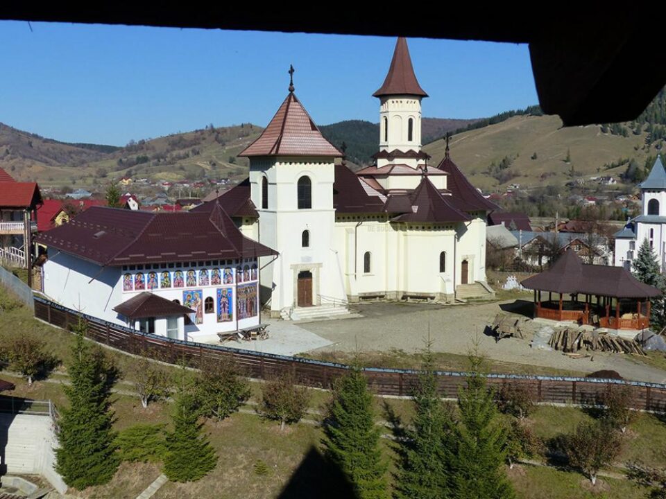 Din turnul de apărare al mănăstirii se vede până hăt, departe
