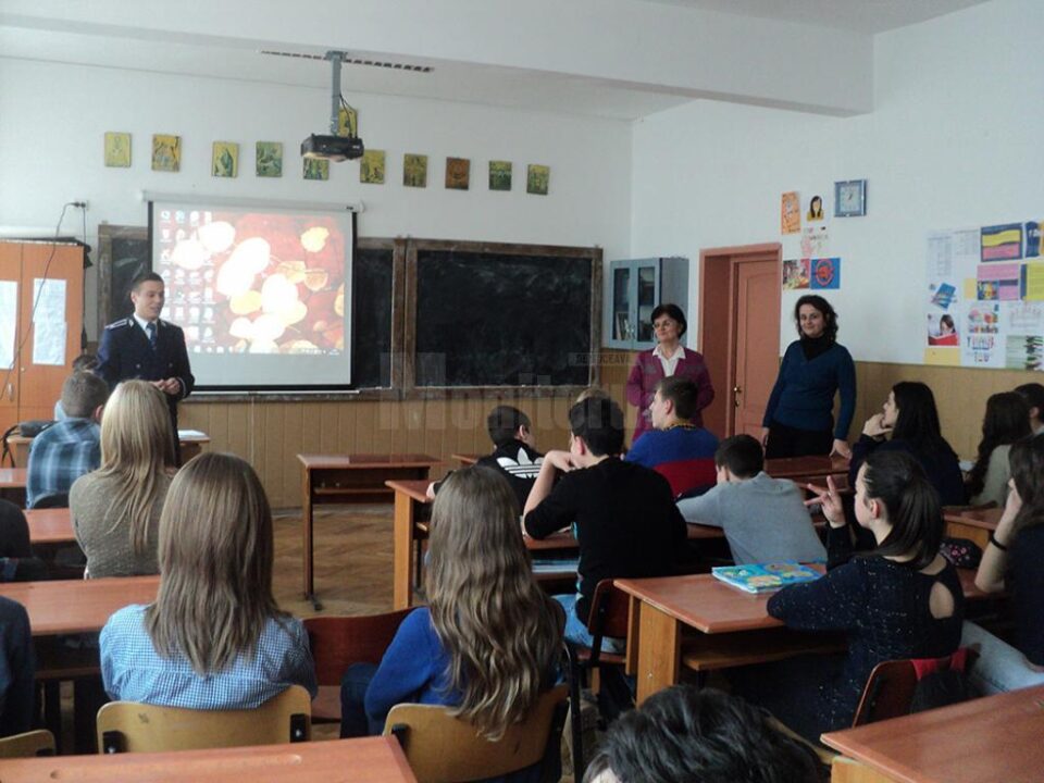 Elevii și profesorii Școlii Gimnaziale Nr.4 Suceava au marcat, pentru al patrulea an consecutiv, Ziua Internațională a Nonviolenței Elevii și profesorii Școlii Gimnaziale Nr.4 Suceava au marcat, pentru al patrulea an consecutiv, Ziua Internațională a Nonviolenței